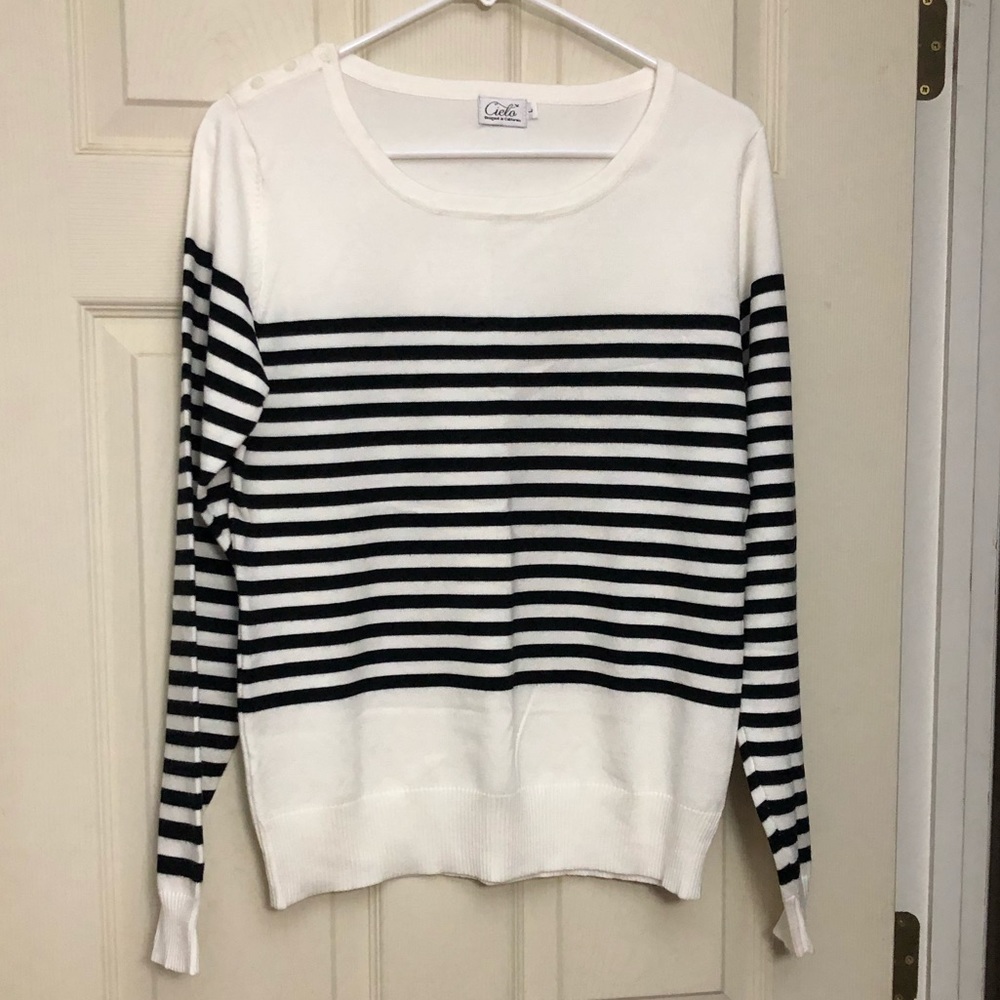Soft and sexy striped sweater with perfect stretch